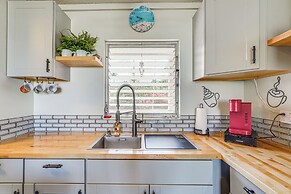 Kailua-kona Condo w/ Balcony: Walk to the Beach!