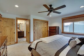 Hot Tub & Fire Pit: Cle Elum Escape!