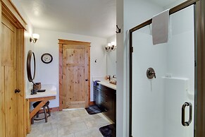 Hot Tub & Fire Pit: Cle Elum Escape!