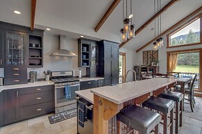 Hot Tub & Fire Pit: Cle Elum Escape!