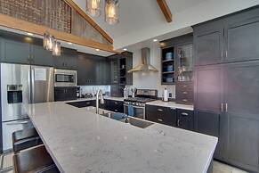 Hot Tub & Fire Pit: Cle Elum Escape!