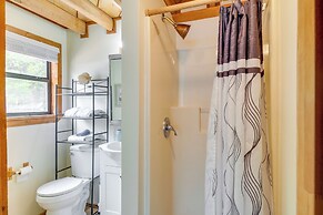 Riverfront Deck: Outdoor Retreat in Fairhope!