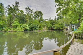 Riverfront Deck: Outdoor Retreat in Fairhope!