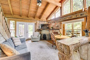 Riverfront Deck: Outdoor Retreat in Fairhope!