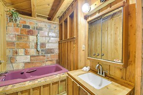 Riverfront Deck: Outdoor Retreat in Fairhope!