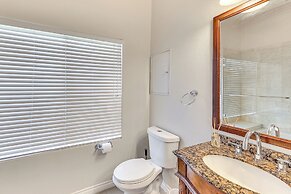 Riverside Triplex 10 Mi to Dtwn: Great for Groups