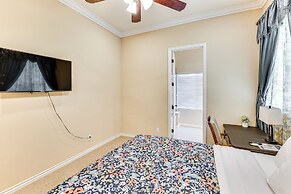 Riverside Triplex 10 Mi to Dtwn: Great for Groups