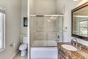 Riverside Triplex 10 Mi to Dtwn: Great for Groups