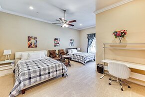 Riverside Triplex 10 Mi to Dtwn: Great for Groups