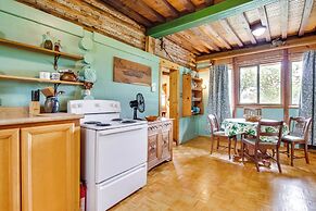 4 Mi to Historic District: Calico Rock Cabin!