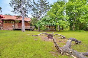 4 Mi to Historic District: Calico Rock Cabin!