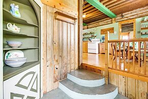 4 Mi to Historic District: Calico Rock Cabin!