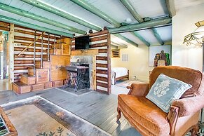 4 Mi to Historic District: Calico Rock Cabin!