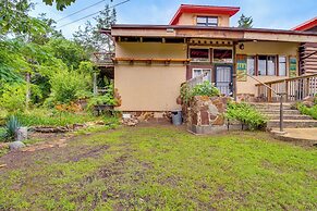 4 Mi to Historic District: Calico Rock Cabin!
