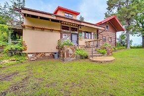 4 Mi to Historic District: Calico Rock Cabin!