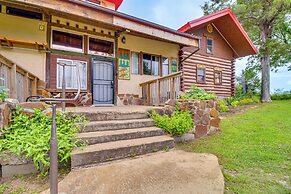 4 Mi to Historic District: Calico Rock Cabin!