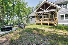 Blue Ridge Cabin w/ Fire Pit ~ 7 Mi to Lake!