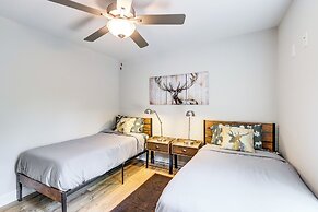 Blue Ridge Cabin w/ Fire Pit ~ 7 Mi to Lake!