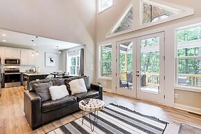 Blue Ridge Cabin w/ Fire Pit ~ 7 Mi to Lake!