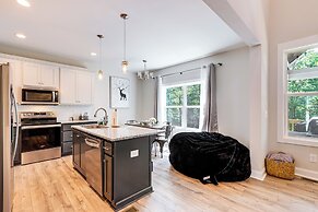 Blue Ridge Cabin w/ Fire Pit ~ 7 Mi to Lake!