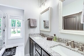 Blue Ridge Cabin w/ Fire Pit ~ 7 Mi to Lake!