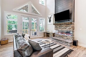 Blue Ridge Cabin w/ Fire Pit ~ 7 Mi to Lake!