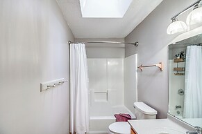 Beach & Lake Access: Brainerd Townhome