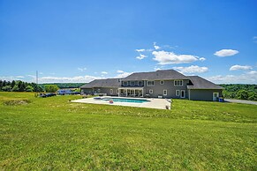 Hanover Retreat w/ Pool, Near Codorus State Park!