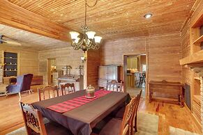 Private Walterboro Estate w/ Deck + Fire Pit!