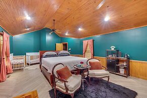 Private Walterboro Estate w/ Deck + Fire Pit!