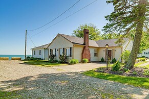 Lake Erie Escape: Family-friendly Home w/ Patio