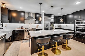 Expansive Fontana Home < 2 Mi to Geneva Lake!
