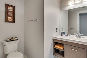 Expansive Fontana Home < 2 Mi to Geneva Lake!