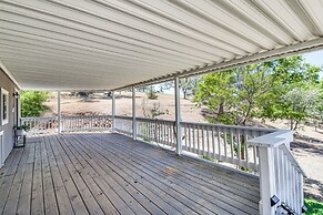 La Grange Home w/ Covered Patio & Gas Grill!