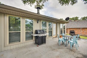 Remote Texas Retreat: Hot Tub, Deck, Grill!