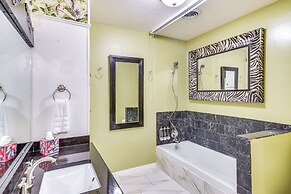 Remote Texas Retreat: Hot Tub, Deck, Grill!