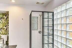 Remote Texas Retreat: Hot Tub, Deck, Grill!