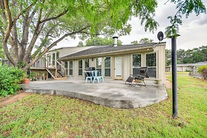 Remote Texas Retreat: Hot Tub, Deck, Grill!