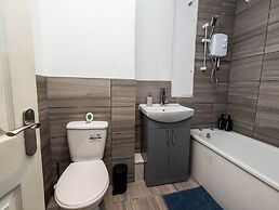1 Bed-4guests-sofabed-wifi-closetocity-parking