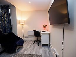 1 Bed-4guests-sofabed-wifi-closetocity-parking