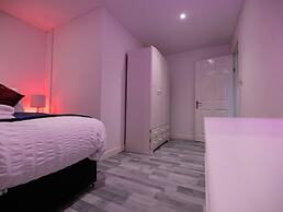1 Bed-4guests-sofabed-wifi-closetocity-parking