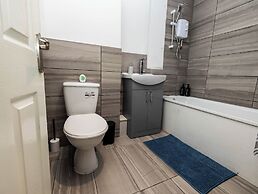 1 Bed-4guests-sofabed-wifi-closetocity-parking