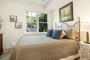 104 Lodge At Brookside 2 Bedroom Condo by RedAwning