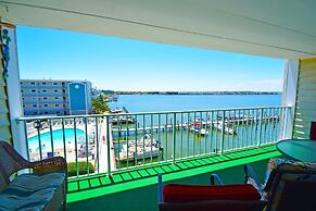 Thunder Island 81b 2 Bedroom Condo by RedAwning