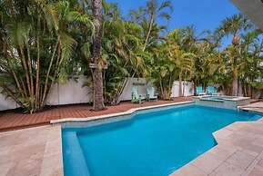 Villa Livella 3 Bedroom Home by RedAwning