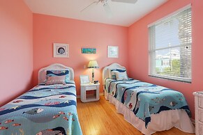 Villa Livella 3 Bedroom Home by RedAwning