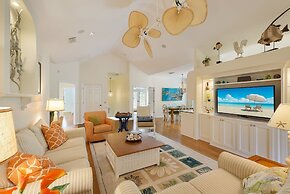 Villa Livella 3 Bedroom Home by RedAwning