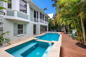 Villa Livella 3 Bedroom Home by RedAwning