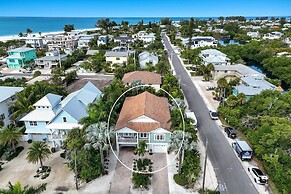 Villa Livella 3 Bedroom Home by RedAwning