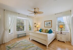 Villa Livella 3 Bedroom Home by RedAwning